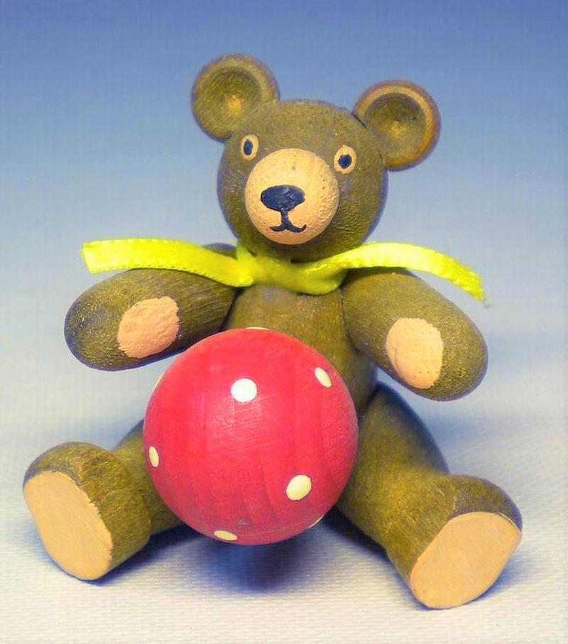 Richard Glaesser Spielbär mit rotem Ball aus Seiffen im Erzgebirge